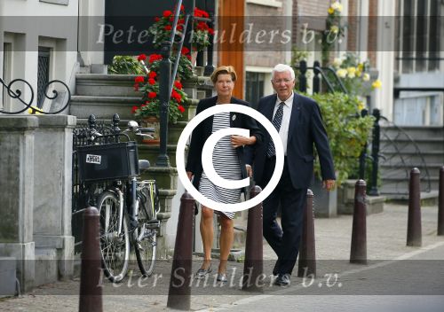 Amsterdam 10 augustus 2015     
Joop Daalmeijer en Maartje v Weegen wachten op de tram.