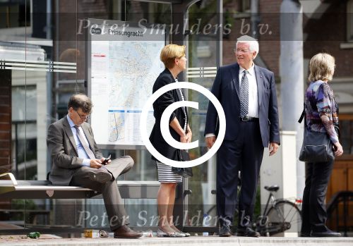 Amsterdam 10 augustus 2015     
Joop Daalmeijer en Maartje v Weegen wachten op de tram.