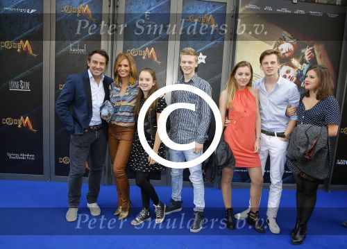 Amsterdam 20 juni 2015
Premiere Code M in het nieuwe de la mar met oa Senna Borsato.
Marco Leontine Luca en Jada Borsato met hun vriendjes en vriendinnetjes