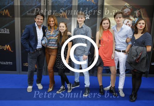 Amsterdam 20 juni 2015
Premiere Code M in het nieuwe de la mar met oa Senna Borsato.
Marco Leontine Luca en Jada Borsato met hun vriendjes en vriendinnetjes