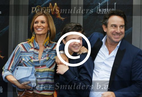 Amsterdam 20 juni 2015
Premiere Code M in het nieuwe de la mar met oa Senna Borsato.
Marco Leontine Luca en Jada Borsato met hun vriendjes en vriendinnetjes