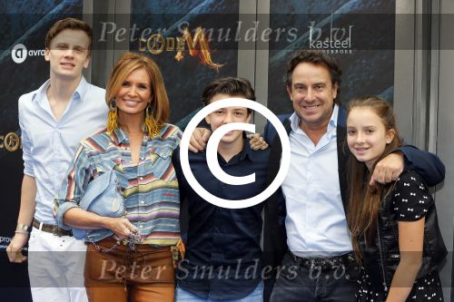 Amsterdam 20 juni 2015
Premiere Code M in het nieuwe de la mar met oa Senna Borsato.
Marco Leontine Luca en Jada Borsato met hun vriendjes en vriendinnetjes