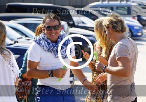 ibiza 24 juli 2015
Marco Borsato met Leontine Luca (met vriendin) Jada en Senna op vakantie.
Ze gingen lunchen met John Ewbank en zijn vriendin Kelly Weekers.