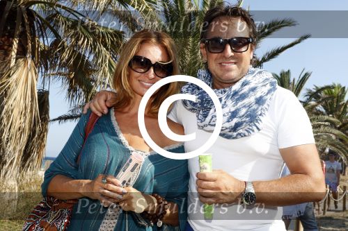 ibiza 24 juli 2015
Marco Borsato met Leontine Luca (met vriendin) Jada en Senna op vakantie.
Ze gingen lunchen met John Ewbank en zijn vriendin Kelly Weekers.
