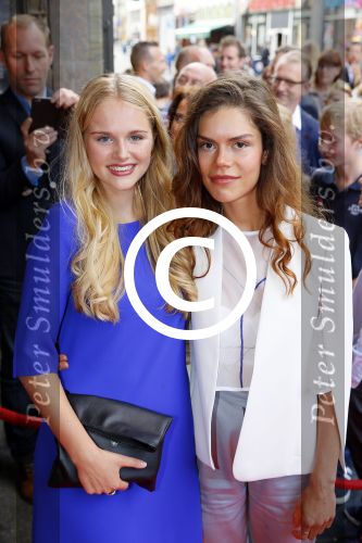 Amsterdam 14 juli 2015  
Premiere de Reunie in Tuschinski met in de hoofdrollen Daan Schuurmans en Thekla Reuten.
Thekla is zwanger en haar vriend Gijs Naber is er ook alsmede de zwangere Bracha v Doesburgh. Marie-Mae v Zuilen