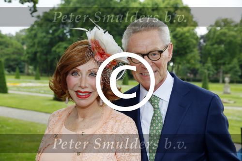 Haarzuilens 17 juni 2015
Haringparty op kasteel de Haar. Marijke Helwegen met man
