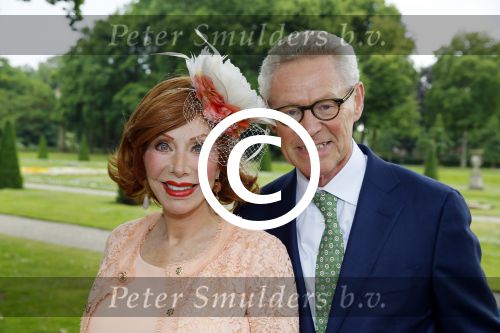 Haarzuilens 17 juni 2015
Haringparty op kasteel de Haar. Marijke Helwegen met man
