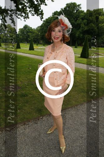 Haarzuilens 17 juni 2015
Haringparty op kasteel de Haar. Marijke Helwegen met man