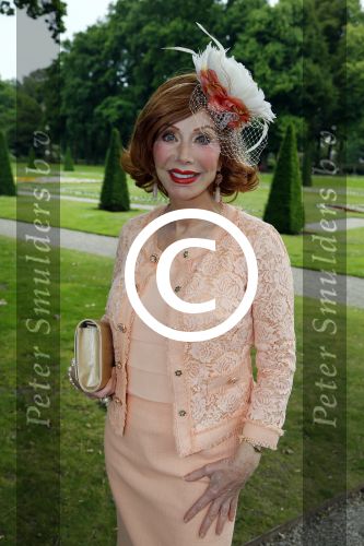 Haarzuilens 17 juni 2015
Haringparty op kasteel de Haar. Marijke Helwegen met man