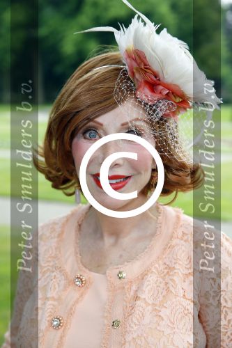 Haarzuilens 17 juni 2015
Haringparty op kasteel de Haar. Marijke Helwegen met man