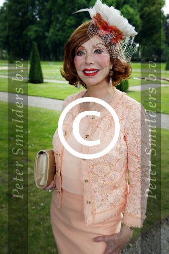 Haarzuilens 17 juni 2015
Haringparty op kasteel de Haar. Marijke Helwegen met man