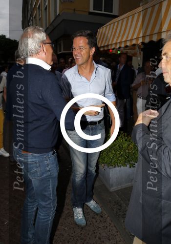 Den Haag 16 juli 2015
Verjaardagsfeestje Frits Huffnagel in Den Haag. Mark Rutte en Andre v Duin