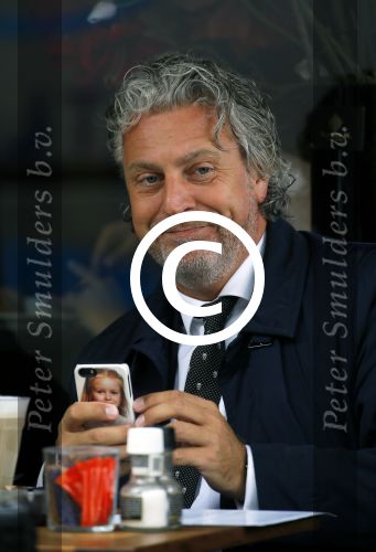 Amsterdam 16 juni 2015 
Mark Teurlings op terras bij v Dam