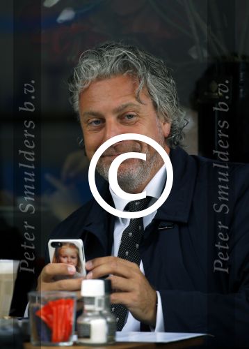 Amsterdam 16 juni 2015 
Mark Teurlings op terras bij v Dam