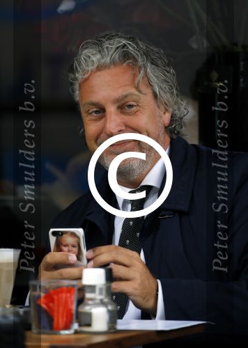Amsterdam 16 juni 2015 
Mark Teurlings op terras bij v Dam