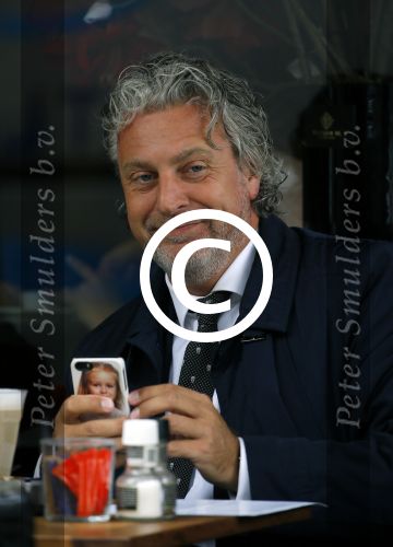 Amsterdam 16 juni 2015 
Mark Teurlings op terras bij v Dam