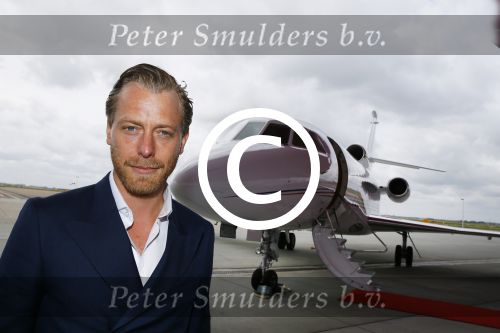 Schiphol OOst 18 juni 2015
Presentatie cast the bodyguard met in de hoofdrollen Romy Monteiro Carolina Dijkhuizen Mark v Eeuwen en Dave Mantel. Albert Verlinde is de producent namens Stage entertainment.
Ze arriveren in het nieuwe prive vliegtuig van John de Mol op schiphol OOst