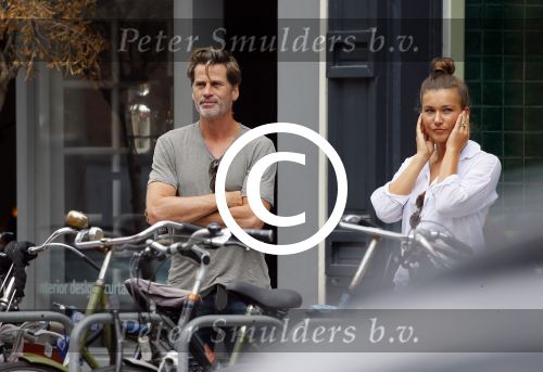 Amsterdam 14 augustus 2015  
Mark v d Loo op straat bij cold pressed juicery