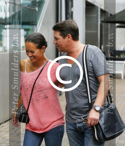 Amsterdam 5 juli 2015
Martijn Krabbe en zijn vriendin Noi Pakon gaan met kinderen naar de bioscoop.
