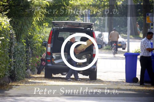 Amsterdam 13 augustus 2015  
Bij Martijn Krabbe wordt verbouwd en een piano afgeleverd tijdens zijn vakantie