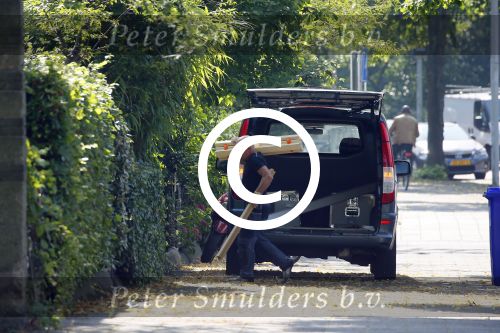 Amsterdam 13 augustus 2015  
Bij Martijn Krabbe wordt verbouwd en een piano afgeleverd tijdens zijn vakantie