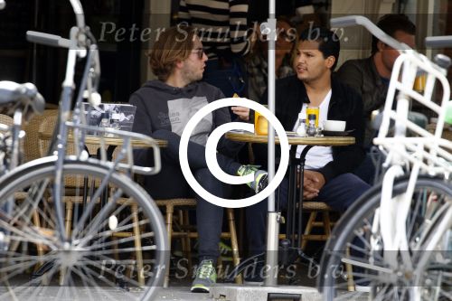 Amsterdam 18 juni 2015
Marvin Breukhoven met vriend op terras