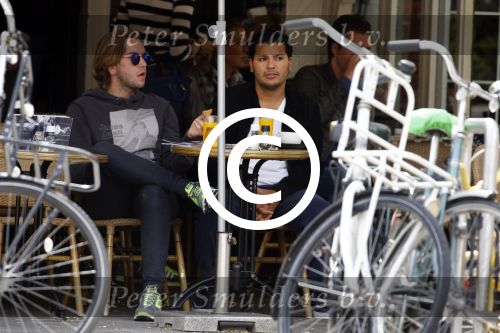 Amsterdam 18 juni 2015
Marvin Breukhoven met vriend op terras