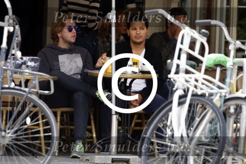 Amsterdam 18 juni 2015
Marvin Breukhoven met vriend op terras