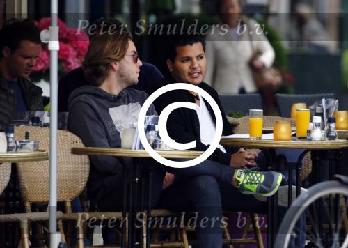 Amsterdam 18 juni 2015
Marvin Breukhoven met vriend op terras