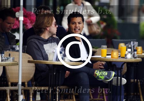 Amsterdam 18 juni 2015
Marvin Breukhoven met vriend op terras