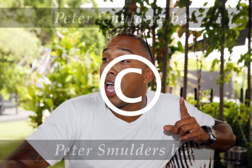 ibiza 7 augustus 2015
Maurice Mobetie (Momo) de ex vriend van Sylvie Meis wordt geintervieuwd voor het duitse blad Gala in zijn club Cavalli ibiza
