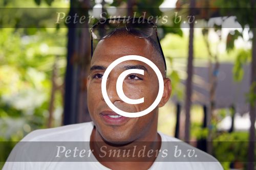 ibiza 7 augustus 2015
Maurice Mobetie (Momo) de ex vriend van Sylvie Meis wordt geintervieuwd voor het duitse blad Gala in zijn club Cavalli ibiza