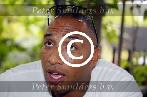 ibiza 7 augustus 2015
Maurice Mobetie (Momo) de ex vriend van Sylvie Meis wordt geintervieuwd voor het duitse blad Gala in zijn club Cavalli ibiza