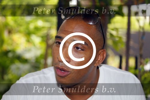 ibiza 7 augustus 2015
Maurice Mobetie (Momo) de ex vriend van Sylvie Meis wordt geintervieuwd voor het duitse blad Gala in zijn club Cavalli ibiza