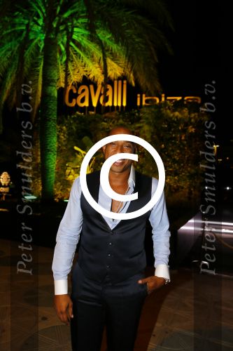 ibiza 7 augustus 2015
Maurice Mobetie (Momo) de ex vriend van Sylvie Meis wordt geintervieuwd voor het duitse blad Gala in zijn club Cavalli ibiza
