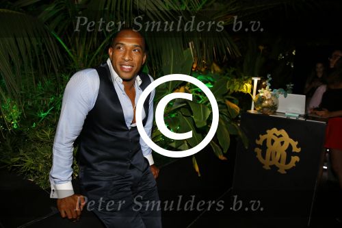 ibiza 7 augustus 2015
Maurice Mobetie (Momo) de ex vriend van Sylvie Meis wordt geintervieuwd voor het duitse blad Gala in zijn club Cavalli ibiza