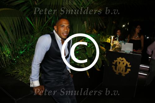 ibiza 7 augustus 2015
Maurice Mobetie (Momo) de ex vriend van Sylvie Meis wordt geintervieuwd voor het duitse blad Gala in zijn club Cavalli ibiza