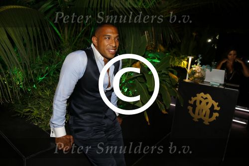 ibiza 7 augustus 2015
Maurice Mobetie (Momo) de ex vriend van Sylvie Meis wordt geintervieuwd voor het duitse blad Gala in zijn club Cavalli ibiza