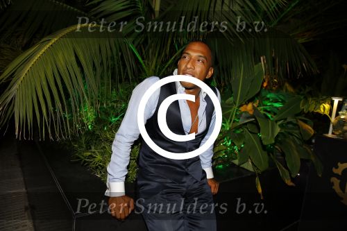 ibiza 7 augustus 2015
Maurice Mobetie (Momo) de ex vriend van Sylvie Meis wordt geintervieuwd voor het duitse blad Gala in zijn club Cavalli ibiza