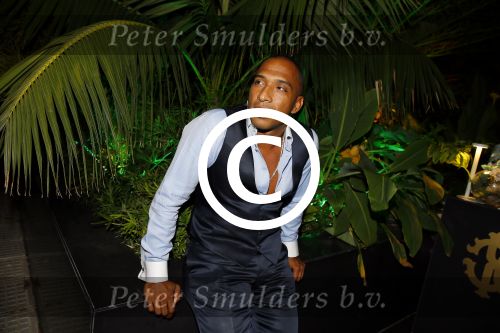 ibiza 7 augustus 2015
Maurice Mobetie (Momo) de ex vriend van Sylvie Meis wordt geintervieuwd voor het duitse blad Gala in zijn club Cavalli ibiza