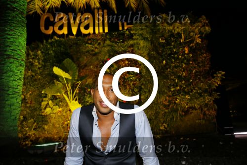 ibiza 7 augustus 2015
Maurice Mobetie (Momo) de ex vriend van Sylvie Meis wordt geintervieuwd voor het duitse blad Gala in zijn club Cavalli ibiza