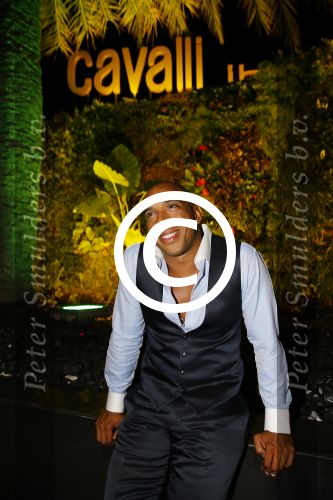 ibiza 7 augustus 2015
Maurice Mobetie (Momo) de ex vriend van Sylvie Meis wordt geintervieuwd voor het duitse blad Gala in zijn club Cavalli ibiza