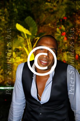 ibiza 7 augustus 2015
Maurice Mobetie (Momo) de ex vriend van Sylvie Meis wordt geintervieuwd voor het duitse blad Gala in zijn club Cavalli ibiza