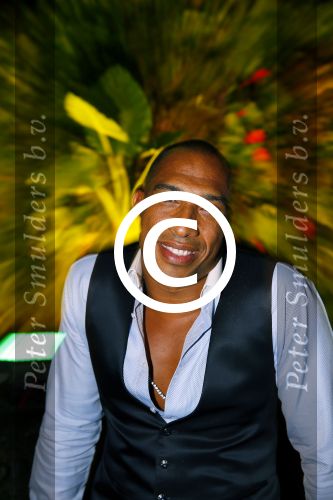 ibiza 7 augustus 2015
Maurice Mobetie (Momo) de ex vriend van Sylvie Meis wordt geintervieuwd voor het duitse blad Gala in zijn club Cavalli ibiza