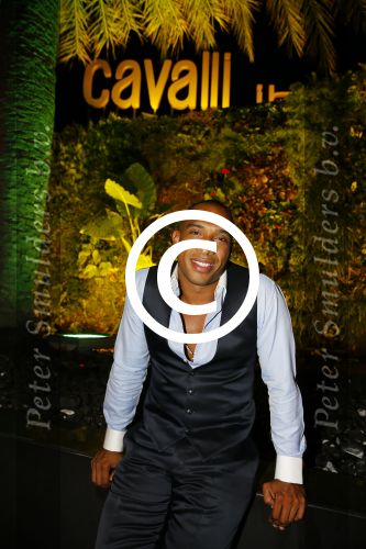 ibiza 7 augustus 2015
Maurice Mobetie (Momo) de ex vriend van Sylvie Meis wordt geintervieuwd voor het duitse blad Gala in zijn club Cavalli ibiza