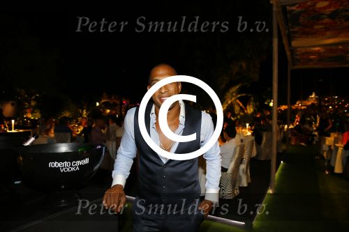 ibiza 7 augustus 2015
Maurice Mobetie (Momo) de ex vriend van Sylvie Meis wordt geintervieuwd voor het duitse blad Gala in zijn club Cavalli ibiza