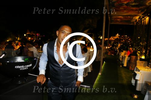 ibiza 7 augustus 2015
Maurice Mobetie (Momo) de ex vriend van Sylvie Meis wordt geintervieuwd voor het duitse blad Gala in zijn club Cavalli ibiza