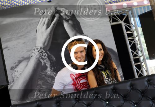 Amsterdam 11 juli 2015 
Day at the park Buddha to Buddha.
DJ Junior S (Junior Smulders) en Melissa Sneekes als DJ