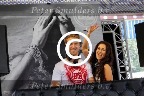 Amsterdam 11 juli 2015 
Day at the park Buddha to Buddha.
DJ Junior S (Junior Smulders) en Melissa Sneekes als DJ