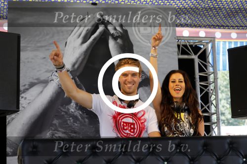 Amsterdam 11 juli 2015 
Day at the park Buddha to Buddha.
DJ Junior S (Junior Smulders) en Melissa Sneekes als DJ